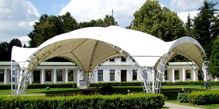 Купол защитит гостей от дождя и палящего солнца Арочный шатер
